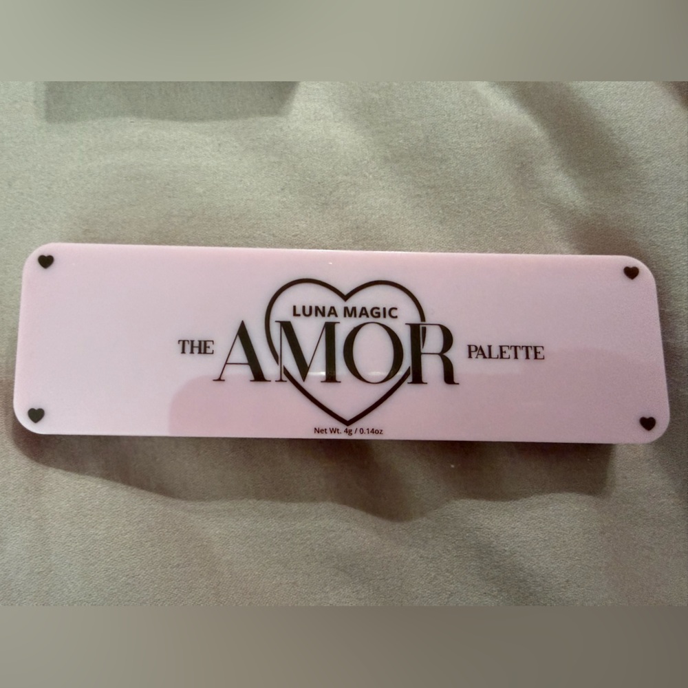 Luna Magic The Amor Palette - New in box